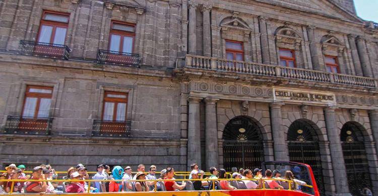 Vistas panorámicas de la ciudad a bordo del autobús turístico