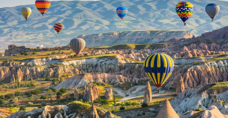 Globos aerostáticos sobrevolando el Valle de Goreme