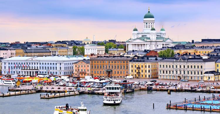 Vista de Helsinki y sus canales