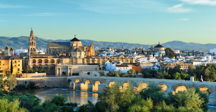 Vistas de la Mezquita de Córdoba desde el Guadalquivir