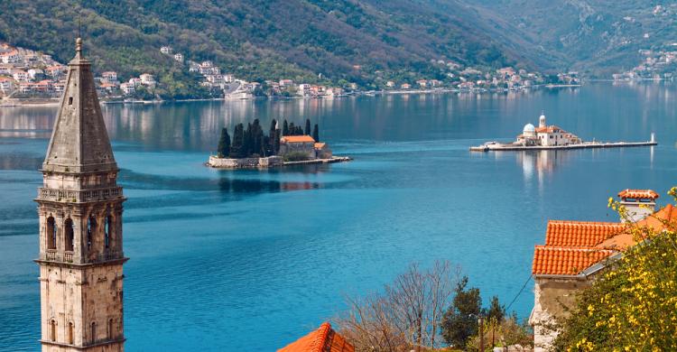 Vistas desde Perast al islote Sveti Dorde y Nuestra Señora de las Rocas