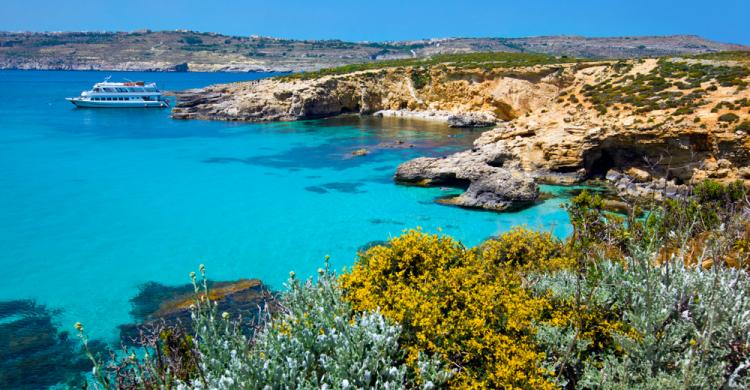 Paisaje marino de la isla de Comino