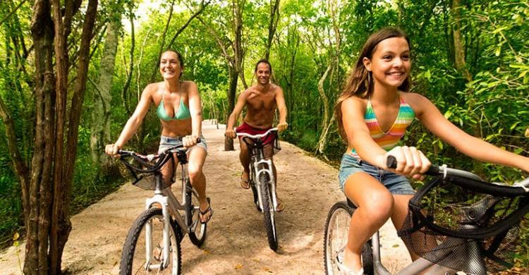 Paseo en bicicleta por la selva