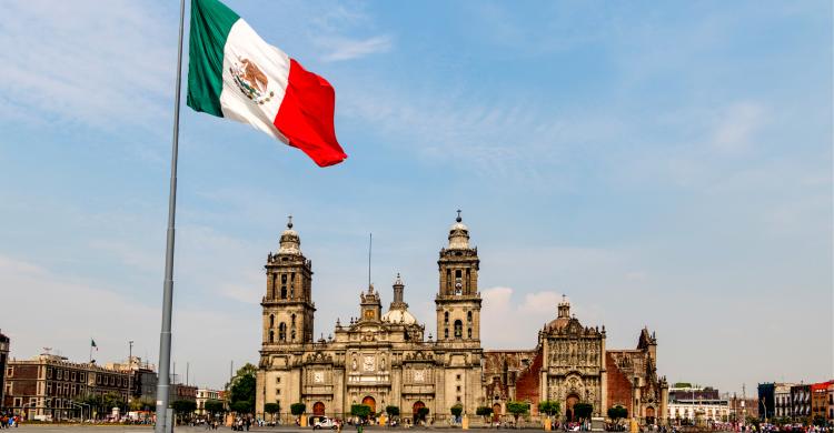 El Zócalo y la Catedral Metropolitana