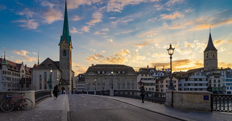 Iglesia de Fraumünster al atardecer