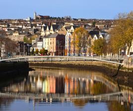 Ciudad de Cork desde la Bahía St. Patrick