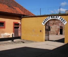 Entrada al campo de concentración de Terezín