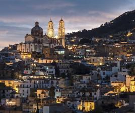 Vistas de Taxco al anochecer