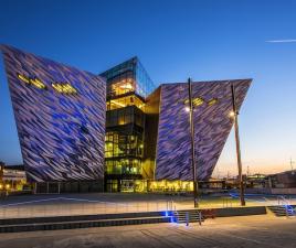 Monumento Titanic Belfast en el Museo Marítimo de Belfast