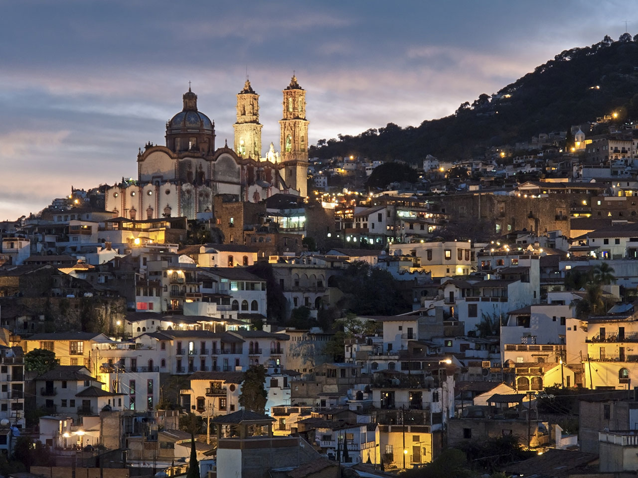 Vistas de Taxco al anochecer