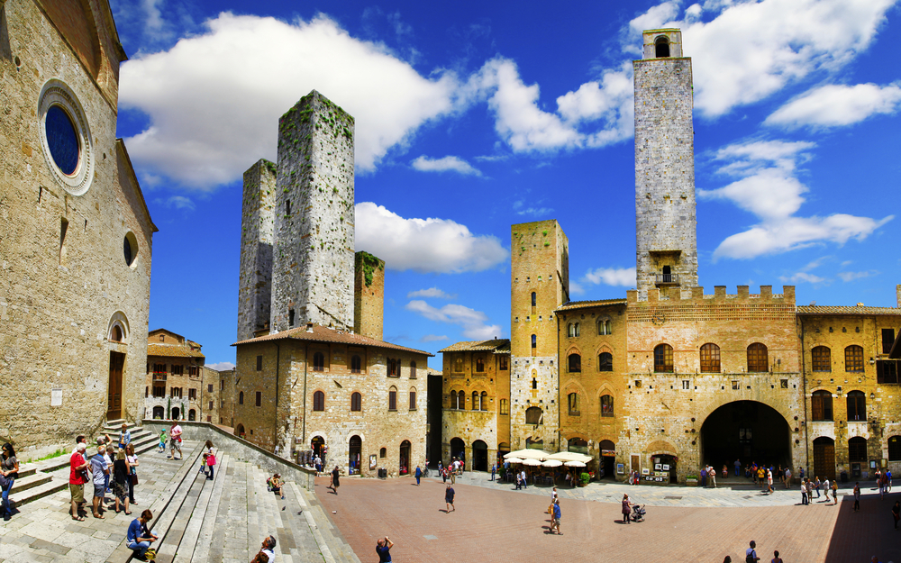 Vistas a las Torres de San Gimignano desde la Plaza Central