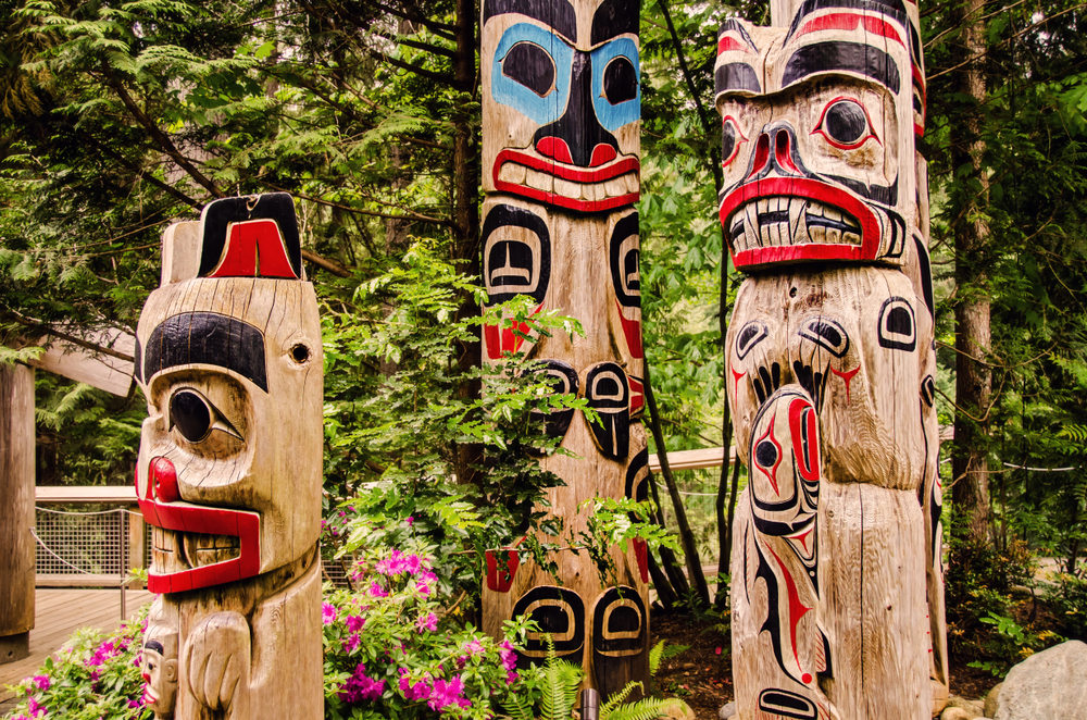 Totems de las Primeras Naciones en Capilano