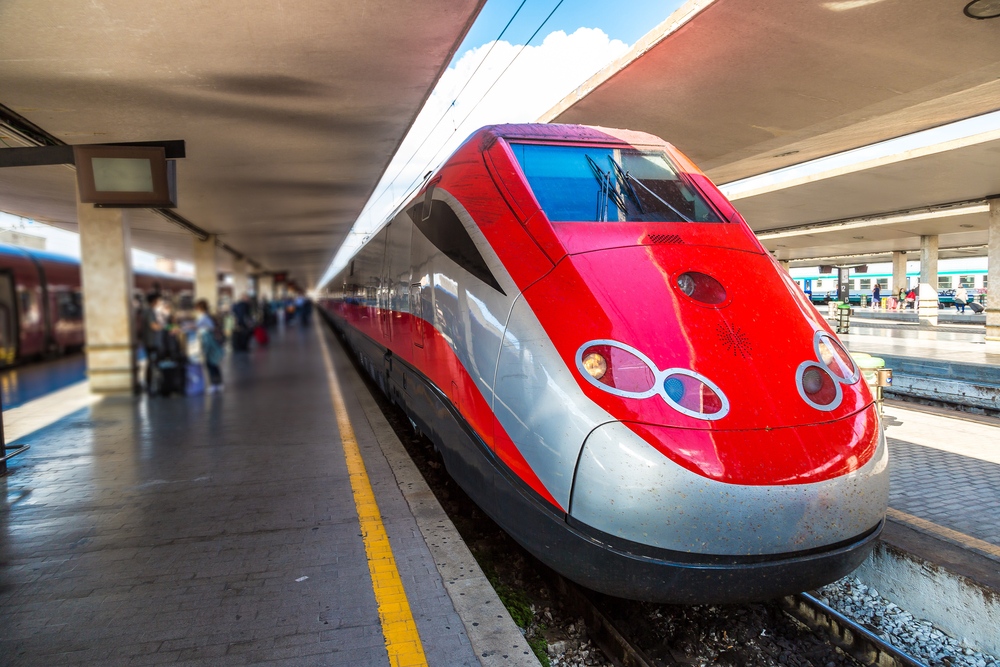 Tren en la Estación de Santa María Novella en Florencia