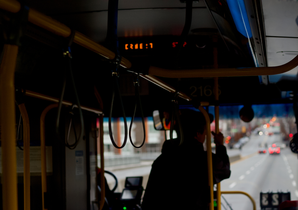 Autobús circulando en Vancouver