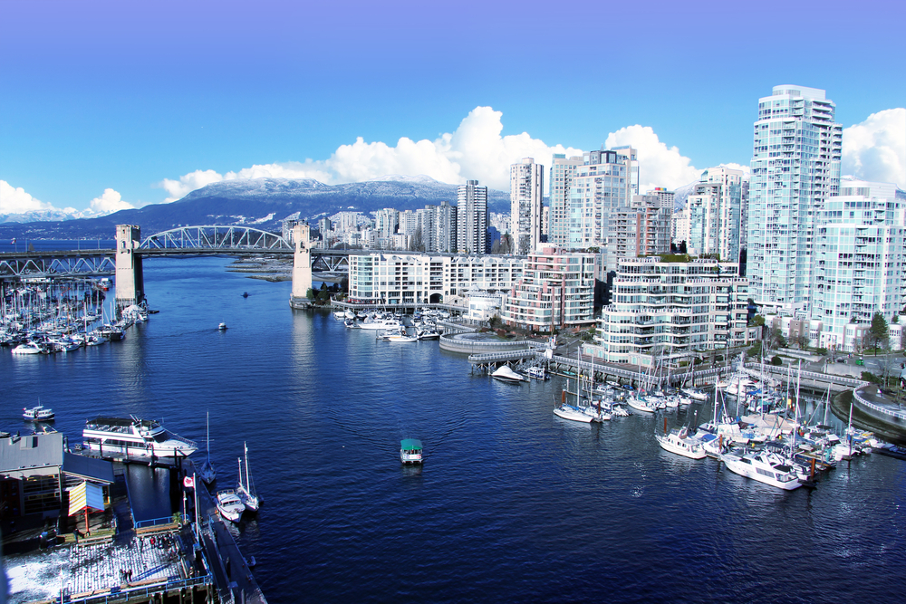 Vistas al False Creek y al puente de Burrard