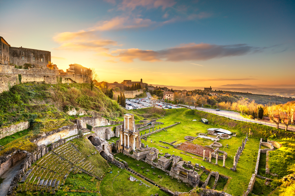 Vistas al yacimiento arqueológico de Volterra